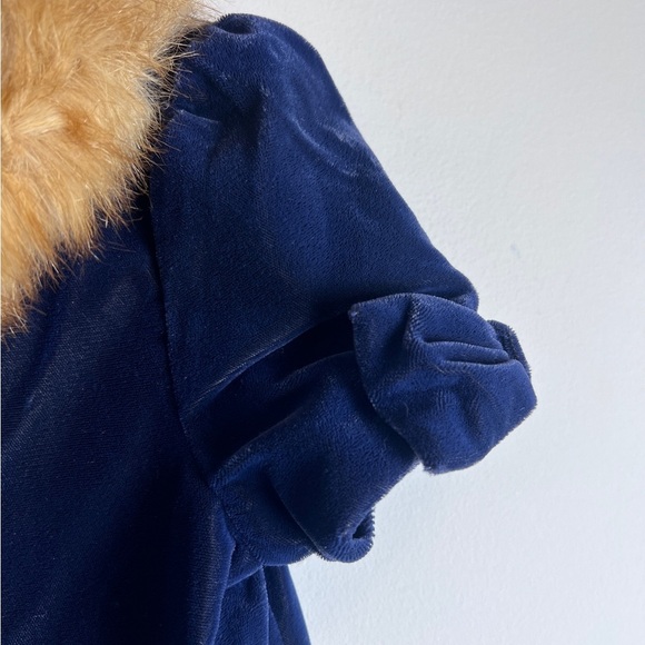 Janie and Jack  blue velvet dress with fur collar and bow sleeves size 5. - Picture 3 of 9